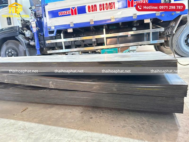 Giao 11 tấn thép tấm cho công trình tại Long An
