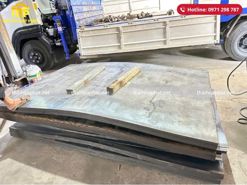 Giao 11 tấn thép tấm cho công trình tại Long An