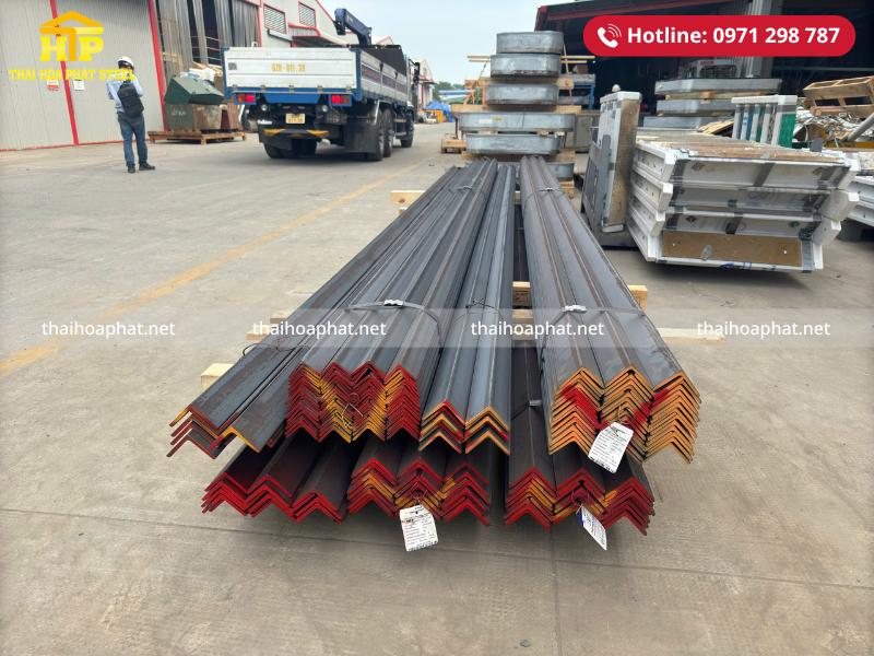 Giao 8 tấn thép hình V cho công trình tại Vũng Tàu