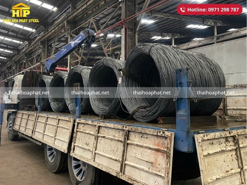 Giao 10 tấn sắt cuộn cho công trình tại Hóc Môn, TP. Hồ Chí Minh