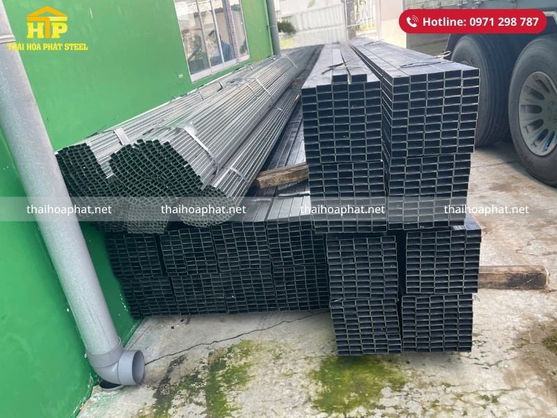 Giao 10 tấn thép hộp đen cho công trình tại Long An