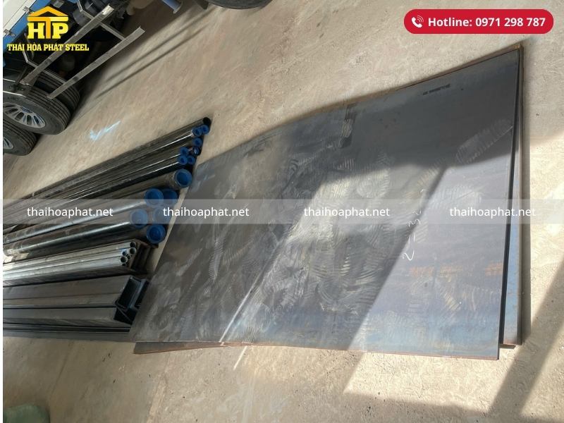 Giao 10 tấn thép tấm và thép ống cho công trình tại Bình Dương