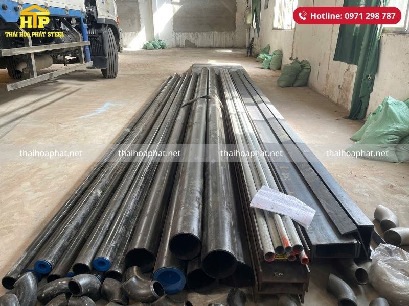 Giao 10 tấn thép tấm và thép ống cho công trình tại Bình Dương