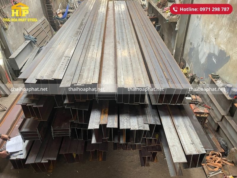 Giao 15 tấn thép hình cho công trình tại Bình Dương