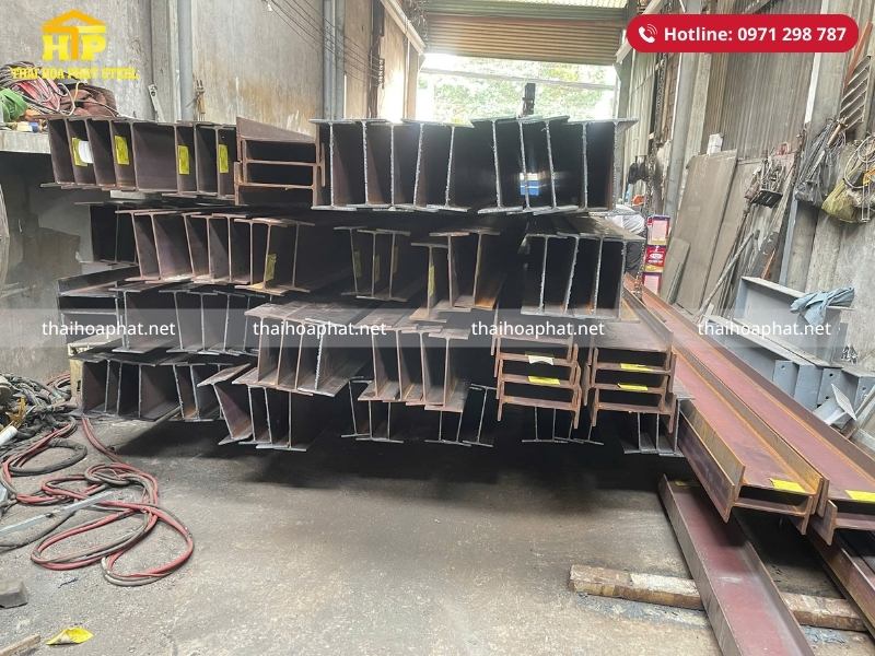 Giao 15 tấn thép hình cho công trình tại Bình Dương