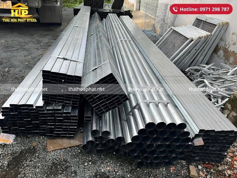 Giao 16 tấn thép hộp cho công trình tại Quận 7, TP. Hồ Chí Minh