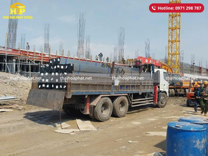 Giao 250 tấn thép hộp vuông mạ kẽm cho công trình tại Hà Nam