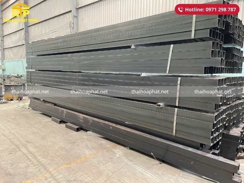 Giao 28 tấn thép hộp vuông cho công trình tại Bình Dương