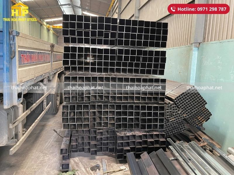 Giao 28 tấn thép hộp vuông cho công trình tại Bình Dương