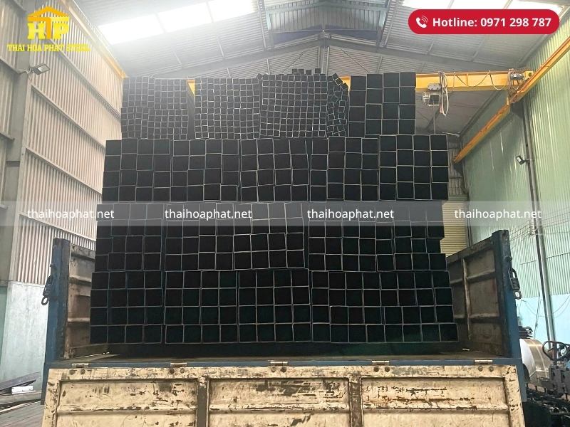 Giao 28 tấn thép hộp vuông cho công trình tại Bình Dương