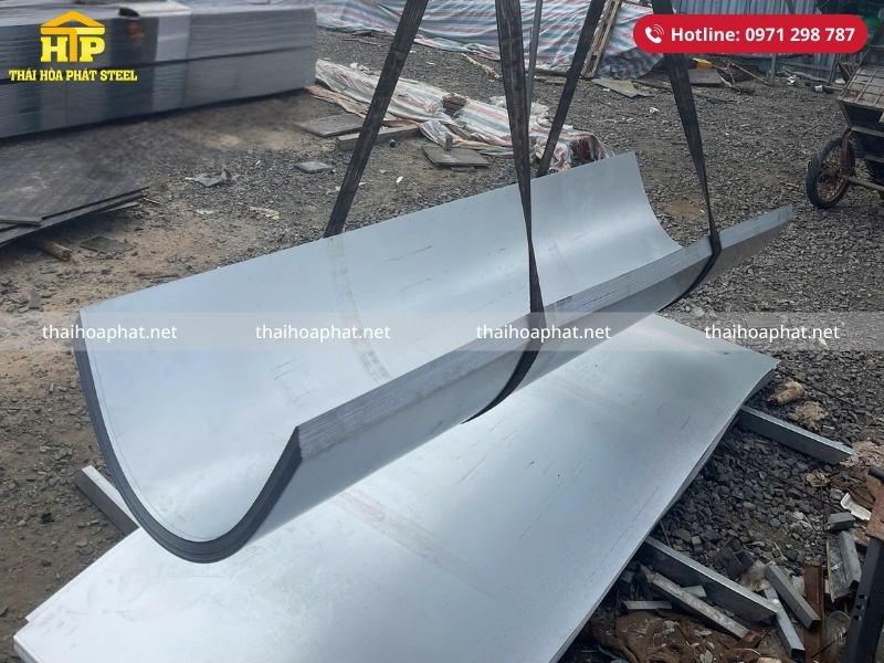Giao 450 tấm tôn lạnh trắng cho công trình tại Đồng Nai