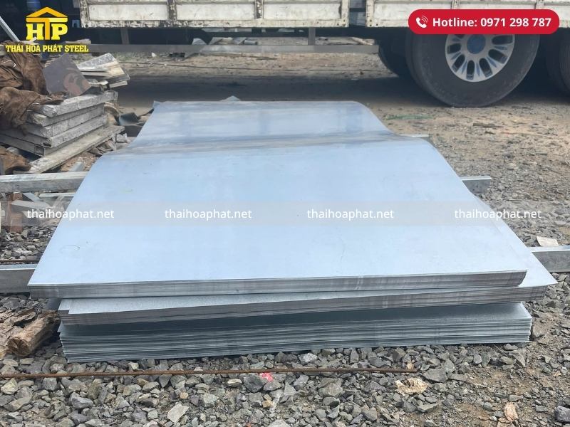 Giao 450 tấm tôn lạnh trắng cho công trình tại Đồng Nai
