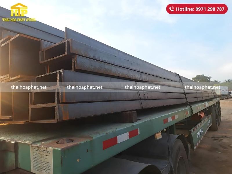 Giao 51 tấn thép hình U và V cho công trình tại Sóc Trăng