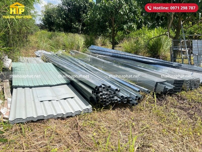 Giao 6 tấn thép hộp và 1000m tôn cho công trình tại Bà Rịa - Vũng Tàu