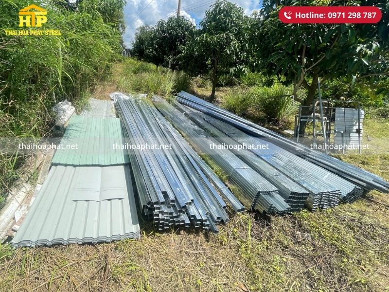 Giao 6 tấn thép hộp và 1000m tôn cho công trình tại Bà Rịa - Vũng Tàu