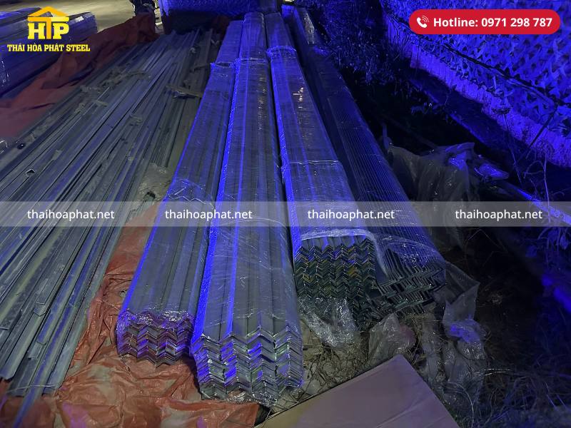 Giao 15 tấn thép hình V và U cho công trình tại Quận 9, Thành phố Hồ Chí Minh