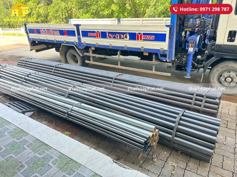 Giao 3 tấn thép ống cho công trình tại Long An