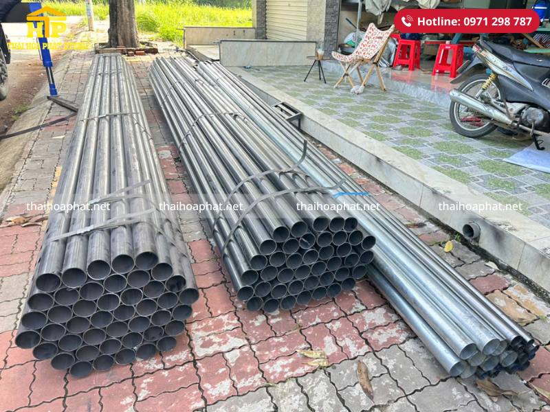 Giao 3 tấn thép ống cho công trình tại Long An