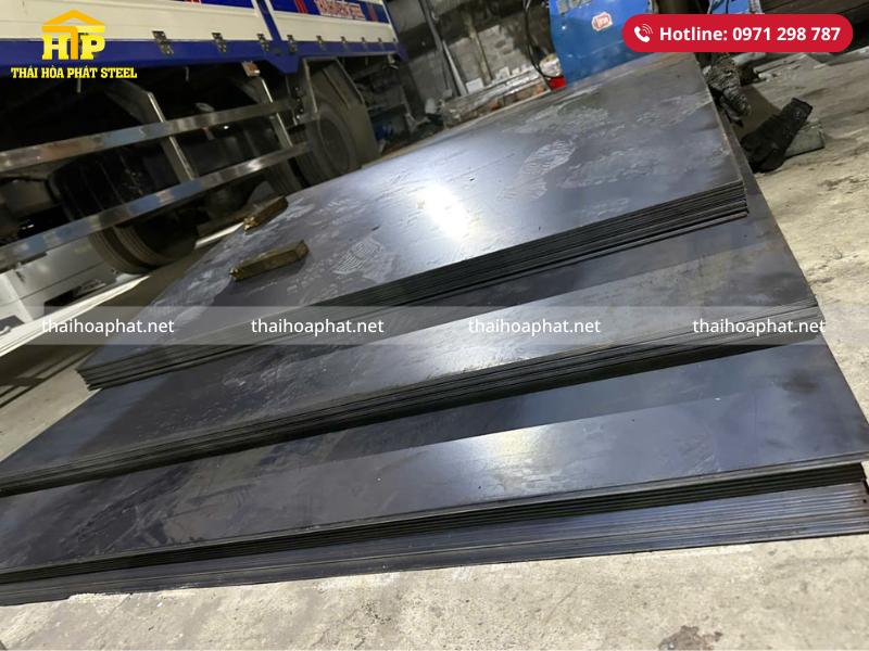 Giao 45 tấn thép tấm cắt quy cách cho công trình tại Long An