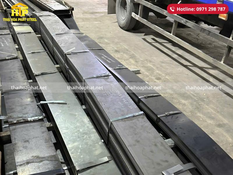 Giao 45 tấn thép tấm cắt quy cách cho công trình tại Long An