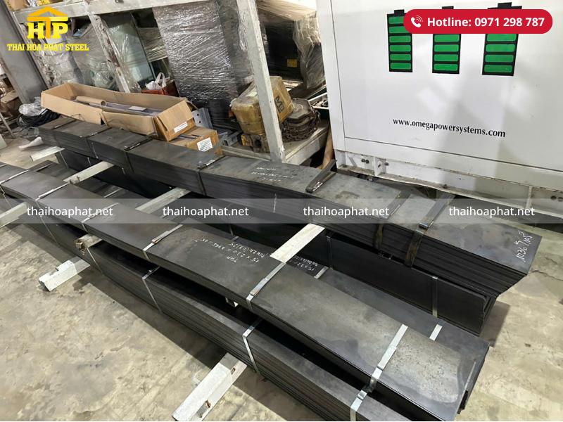 Giao 45 tấn thép tấm cắt quy cách cho công trình tại Long An