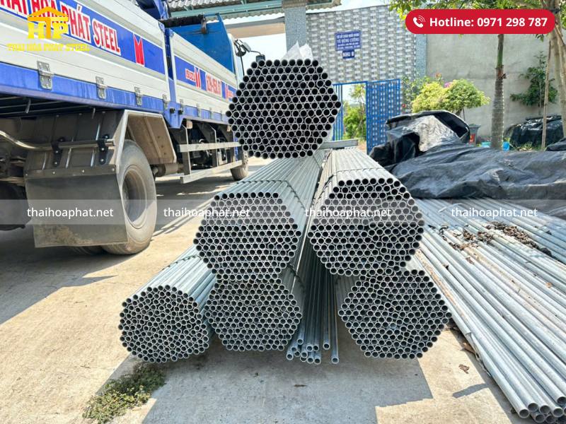 Giao 6 tấn thép ống mạ kẽm nhúng nóng cho công trình tại Tây Ninh