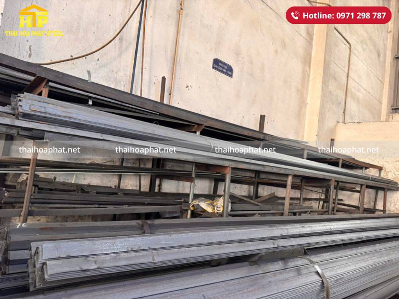 Giao 9 tấn thép hình V và thép la cho công trình tại Long An