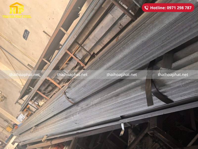 Giao 9 tấn thép hình V và thép la cho công trình tại Long An