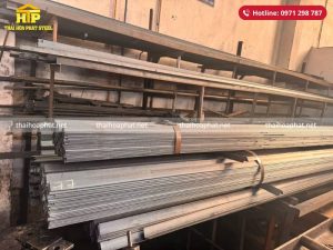 Giao 9 tấn thép hình V và thép la cho công trình tại Long An