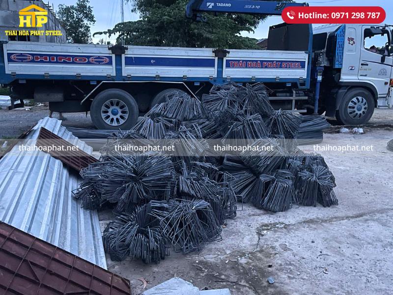Giao 12 tấn thép xây dựng cho công trình tại Long An