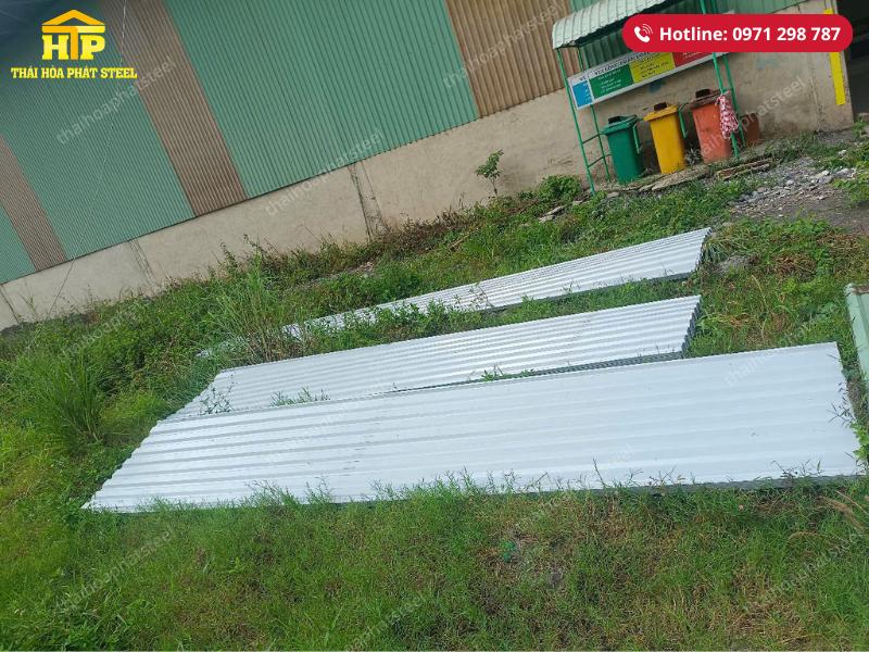 Giao 2200m tôn xanh ngọc cho công trình tại Bình Phước