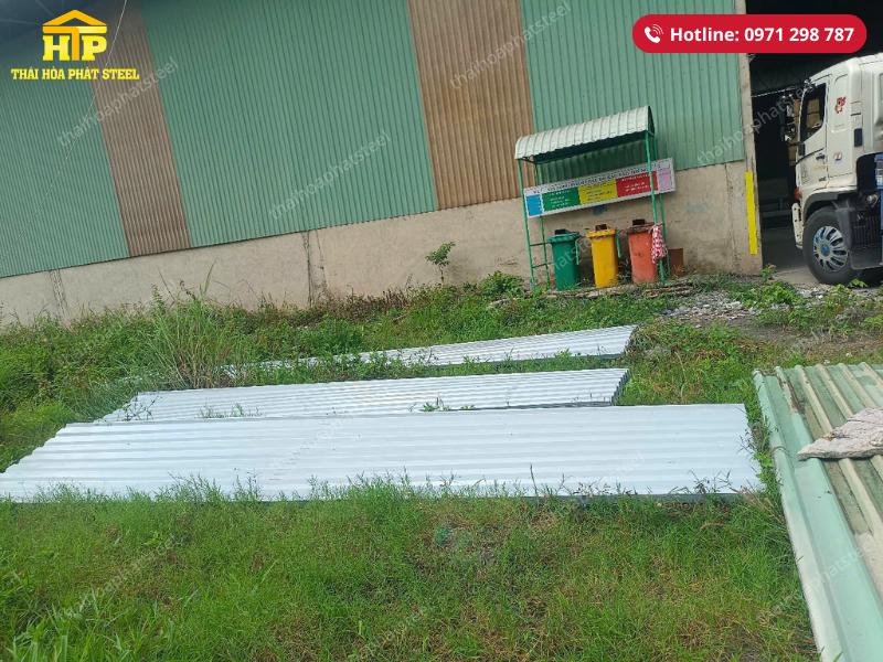 Giao 2200m tôn xanh ngọc cho công trình tại Bình Phước