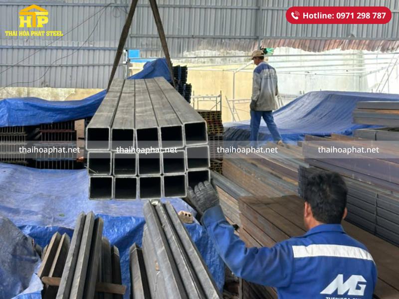 Giao 5 tấn thép hộp đen cho công trình tại Bình Dương
