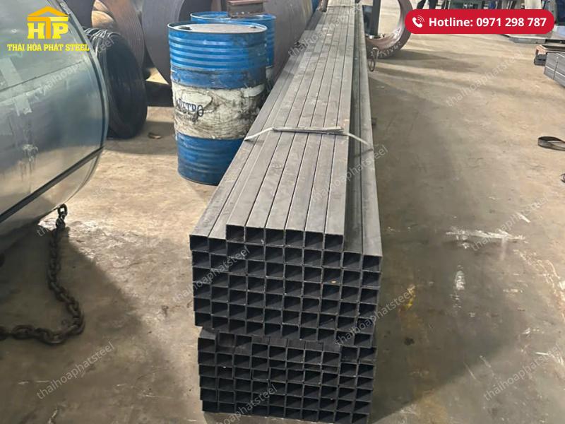 Giao 5 tấn thép hộp đen cho công trình tại Long An