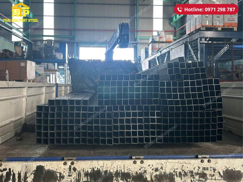 Giao 5 tấn thép hộp đen cho công trình tại Long An
