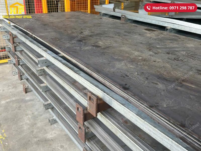 Giao 5 tấn thép tấm, thép hình và thép hộp cho công trình tại Long An