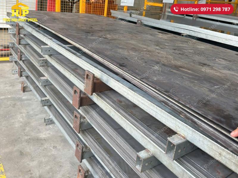 Giao 5 tấn thép tấm, thép hình và thép hộp cho công trình tại Long An