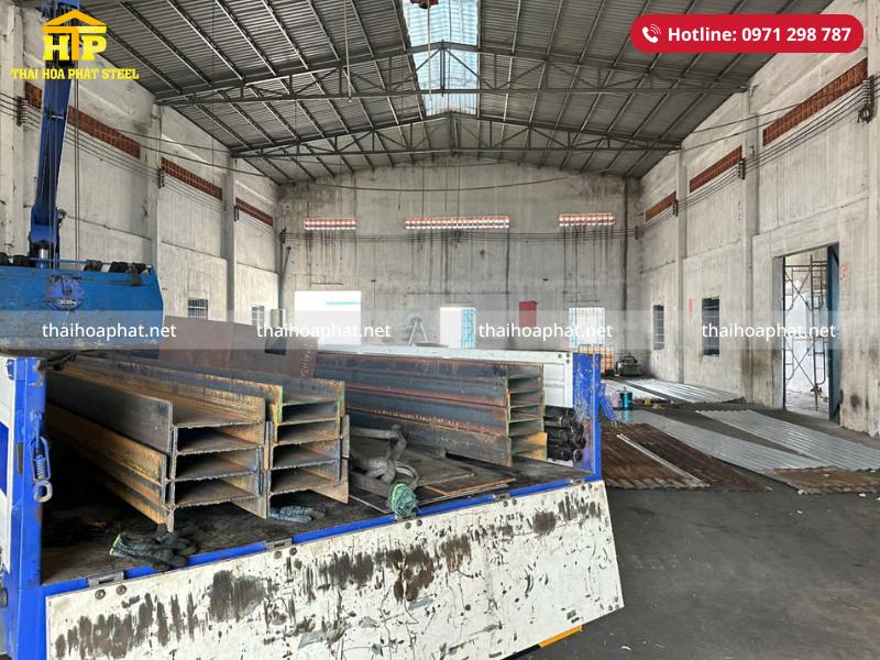 Giao 6 tấn thép tấm và thép hình cho công trình tại Long An