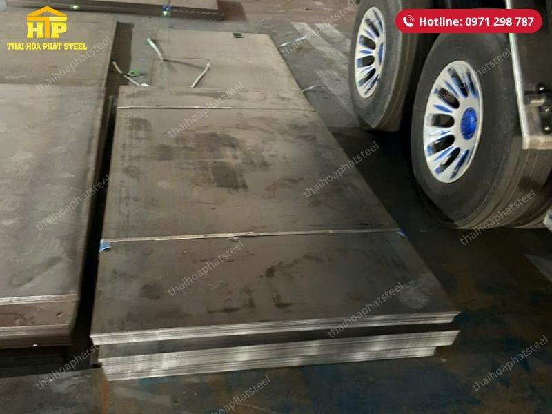 Giao 10 tấn thép tấm cho công trình tại Long An
