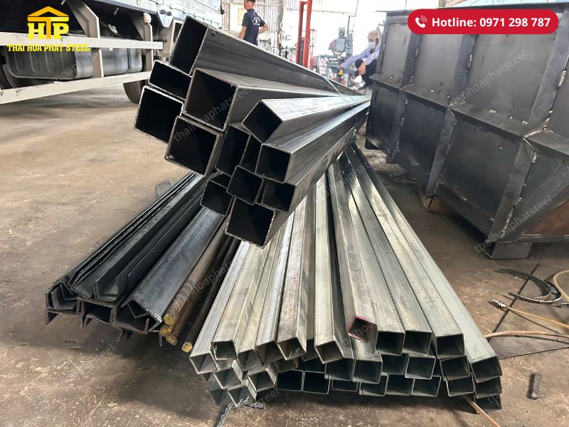Giao 2 tấn thép hộp, tấm và thép hình cho công trình tại Bình Chánh, Thành phố Hồ Chí Minh
