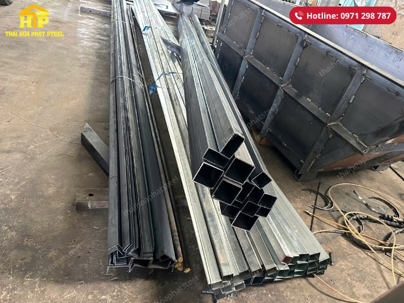 Giao 2 tấn thép hộp, tấm và thép hình cho công trình tại Bình Chánh, Thành phố Hồ Chí Minh