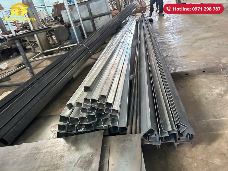 Giao 2 tấn thép hộp, tấm và thép hình cho công trình tại Bình Chánh, Thành phố Hồ Chí Minh