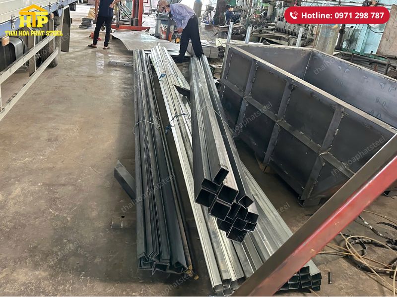 Giao 2 tấn thép hộp, tấm và thép hình cho công trình tại Bình Chánh, Thành phố Hồ Chí Minh