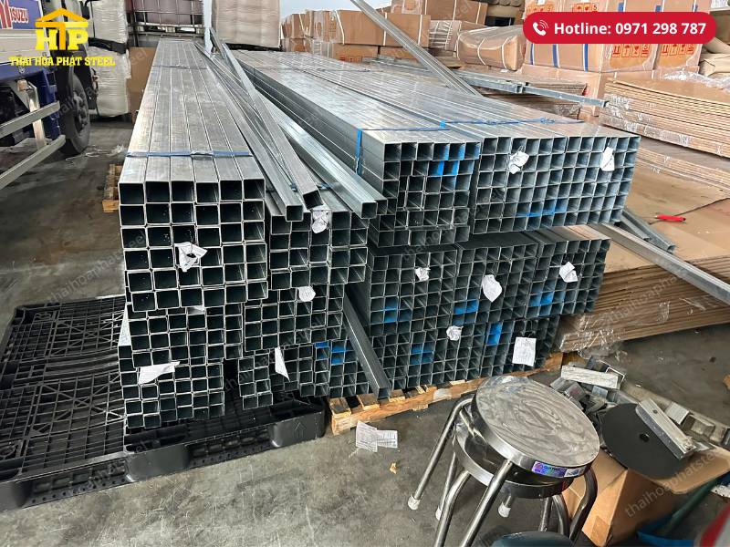 Giao 6 tấn thép hộp vuông mạ kẽm Hoà Phát cho công trình tại Long An