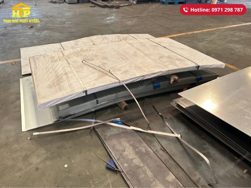 Giao 15 tấn thép tấm đen và mạ kẽm cho công trình tại Củ Chi, TP.HCM