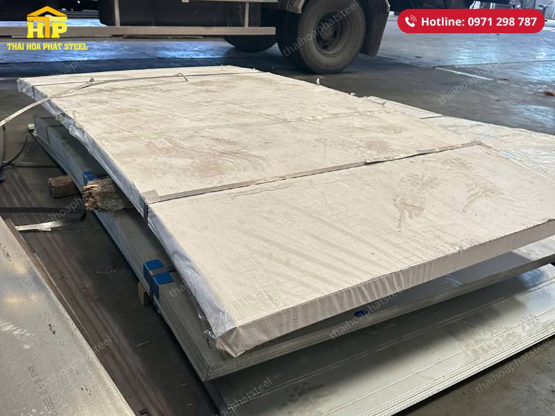 Giao 15 tấn thép tấm đen và mạ kẽm cho công trình tại Củ Chi, TP.HCM