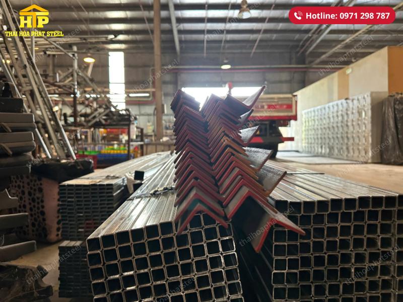 Giao 12 tấn thép tấm và thép hộp mạ kẽm cho công trình tại Nhà Bè, TP.HCM